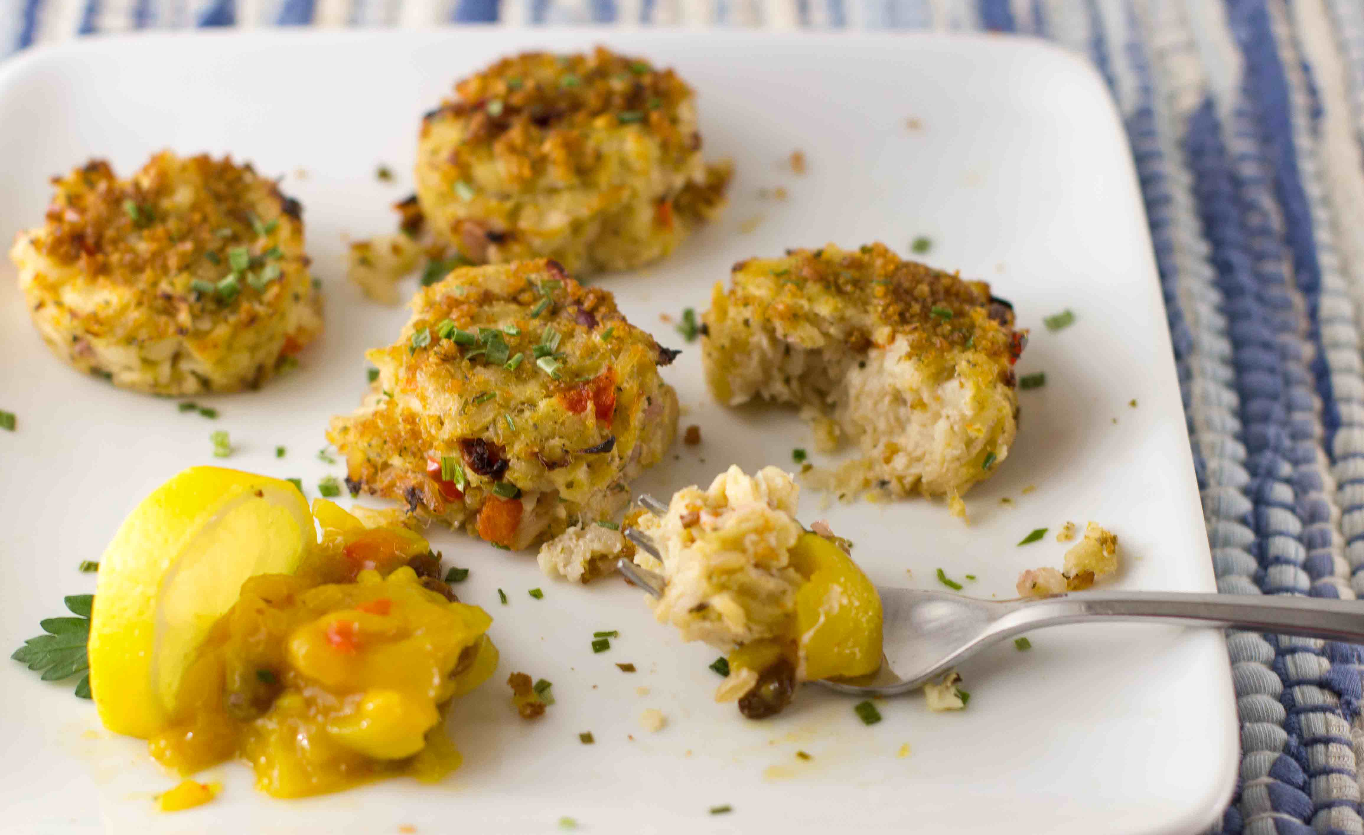 These vegan crab cakes are vegan, gluten free, healthy, baked and delicious. Baked or fried your family and friends will be amazed. veganglutenfreelife.com/vegan-crab-cakes